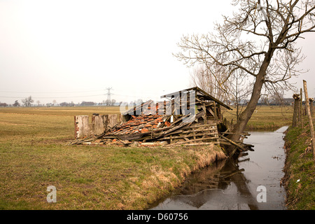 Tombé shed, Oud-Alblas, South-Holland, Pays-Bas Banque D'Images