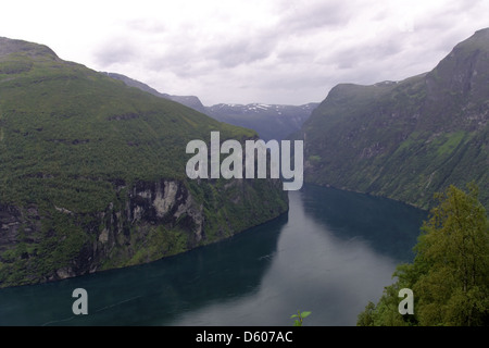 Fjord de Geiranger par mauvais temps Banque D'Images