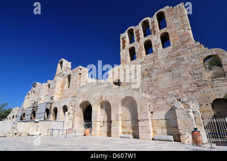 L'Odéon d'Hérode Atticus est un théâtre situé à structure en pierre sur le versant sud de l'acropole d'Athènes. Banque D'Images