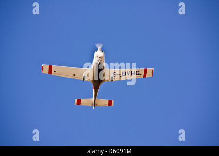 L'aviation allemande de la Tayside Grob G115 Tutor Aviation T.1 / G-BVHG Heron en vol après avoir décollé de l'aéroport de Dundee, Royaume-Uni Banque D'Images