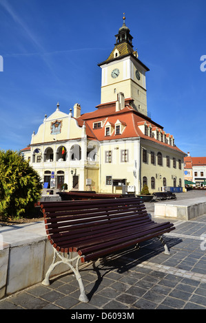 Le centre-ville de Brasov est marqué par l'ancien bureau du maire. La Transylvanie, Roumanie Banque D'Images