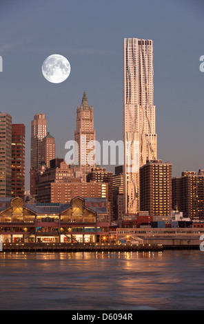 WOOLWORTH BUILDING ET GEHRY TOWER Centre-ville de Manhattan, NEW YORK CITY USA Banque D'Images