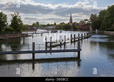 Weir sur la Tamise à Marlow Banque D'Images