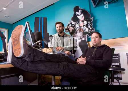 Adam Buxton et Joe Cornish, comédiens anglais de l'Adam et Joe radio show sur BBC 6 Music, Londres, Angleterre. Banque D'Images