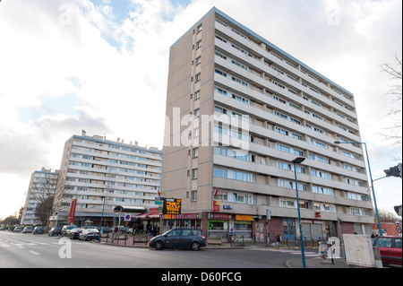 Blocs d'appartements dans la banlieue parisienne de Villiers-le-Bel Banque D'Images