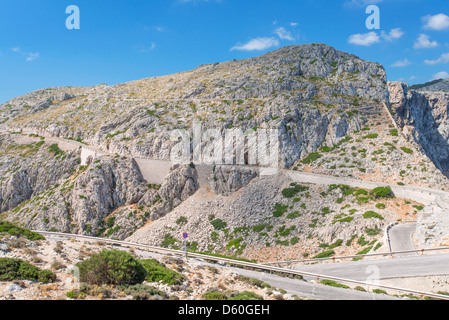Près de la route le cap Formentor en montagne Banque D'Images