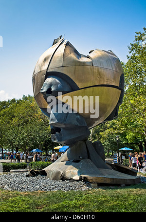 'La sphère' sculpture de bronze endommagées durant les attentats du World Trade Center, Battery Park, New York City, USA Banque D'Images