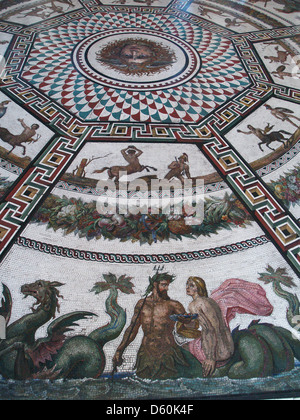 La mosaïque de tuiles romaines dans la salle du pavillon. L'Ermitage, Saint-Pétersbourg Banque D'Images