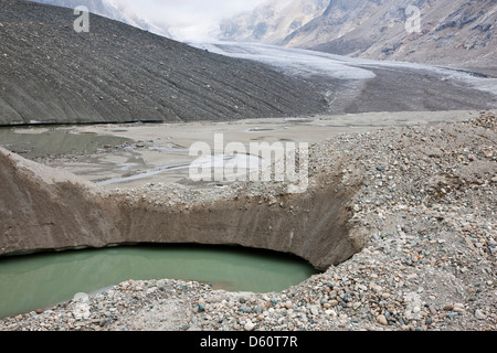 Pasterze glacier près de Grossglockner avec lacs formés par la fonte des lacs de glace morte. L'Autriche. Banque D'Images