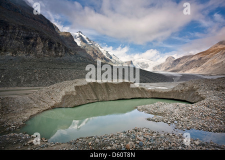 Pasterze glacier près de Grossglockner avec lacs formés par la fonte des lacs de glace morte. L'Autriche. Banque D'Images