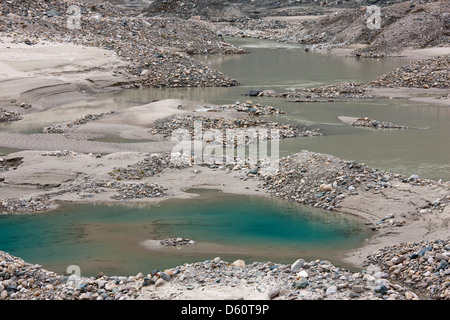 Pasterze glacier près de Grossglockner avec lacs formés par la fonte des lacs de glace morte. L'Autriche. Banque D'Images