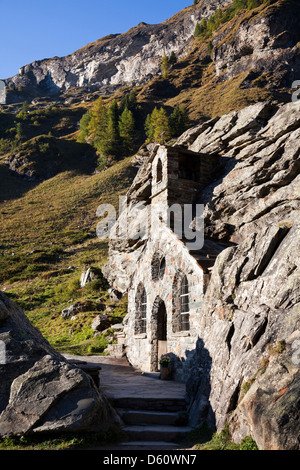 L'Felsen Kapelle : chapelle, Gschloess Rock Valley, Tyrol, Parc National Hohe Tauern, l'extérieur. Le Tyrol, en Autriche. Banque D'Images