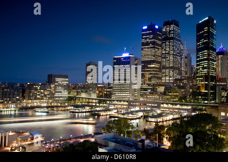 L'heure de pointe du trafic automobile et de bateau autour de Circular Quay à Sydney, Australie Banque D'Images