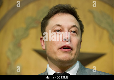 Elon Musk, PDG de Tesla automobiles, au Texas Capitol invite des législateurs pour permettre les ventes de voitures électriques Tesla aux acheteurs directs au Texas Banque D'Images