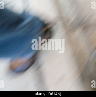 Blurred motion of woman walking, low section Banque D'Images