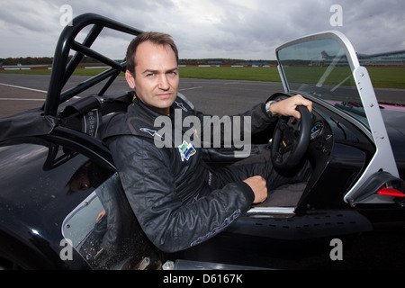 Pilote automobile britannique Ben Collins A.K.A "le Stig' à Silverstone Stowe Towcester Northamptonshire, circuit , , l'Angleterre. Banque D'Images