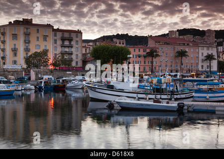 France, Corse, Ajaccio, vue sur la ville de Port Tino Rossi, dusk Banque D'Images