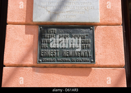 La HAVANE : Calle Obispo / Hemingway encadrés Banque D'Images