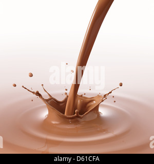 Verser le chocolat verre créé splash et l'ondulation Banque D'Images