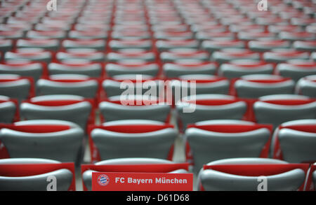 ILLUSTRATION - sièges vides, vu avant la première demi-finale de la Ligue des Champions de football match de jambe entre FC Bayern Munich et le Real Madrid à l'Allianz Arena de Munich, Allemagne, 17 avril 2012. Photo : Marc Mueller dpa/lby Banque D'Images