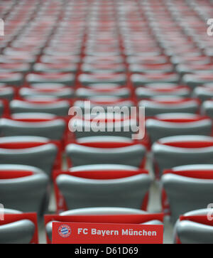 ILLUSTRATION - sièges vides, vu avant la première demi-finale de la Ligue des Champions de football match de jambe entre FC Bayern Munich et le Real Madrid à l'Allianz Arena de Munich, Allemagne, 17 avril 2012. Photo : Marc Mueller dpa/lby Banque D'Images