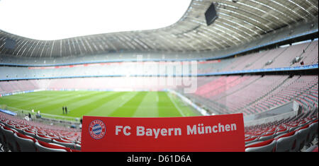 ILLUSTRATION - sièges vides, vu avant la première demi-finale de la Ligue des Champions de football match de jambe entre FC Bayern Munich et le Real Madrid à l'Allianz Arena de Munich, Allemagne, 17 avril 2012. Photo : Marc Mueller dpa/lby Banque D'Images