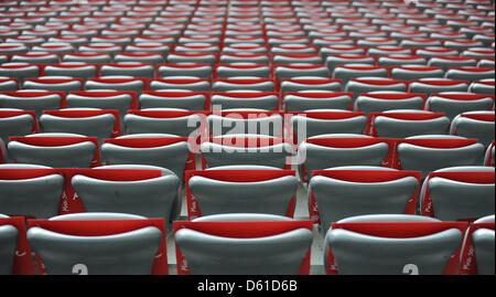 Des sièges vides, vu avant la première demi-finale de la Ligue des Champions de football match de jambe entre FC Bayern Munich et le Real Madrid à l'Allianz Arena de Munich, Allemagne, 17 avril 2012. Photo : Marc Mueller dpa/lby Banque D'Images