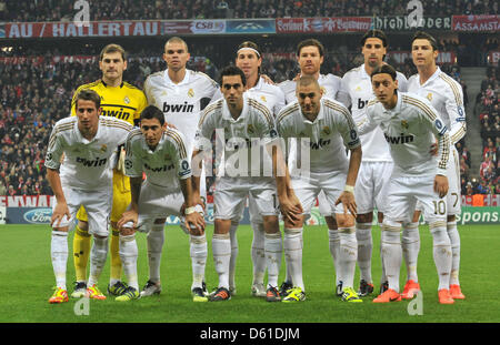 À partir de Madrid, dans le line-up est représenté avant la demi-finale de la Ligue des Champions de football match première étape entre FC Bayern Munich et le Real Madrid à l'Allianz Arena de Munich, Allemagne, 17 avril 2012. Rangée arrière : gardien Iker Casillas, Képler Laveran Lima Ferreira (PEPE), Sergio Ramos, Xabi Alonso, Sami Khedira et Cristiano Ronaldo. A l'avant : Fabio Coentrao, Angel Di Maria, Alvaro Arbel Banque D'Images