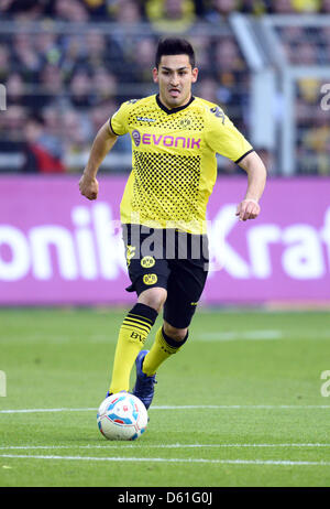 Les contrôles de Dormund Ilkay Guendogan la balle pendant le match de football de la Bundesliga entre Borussia Moenchengladbach Borussia Dortmund et au Signal Iduna Park de Dortmund, Allemagne, 21 avril 2012. Photo : Bernd Thissen Banque D'Images