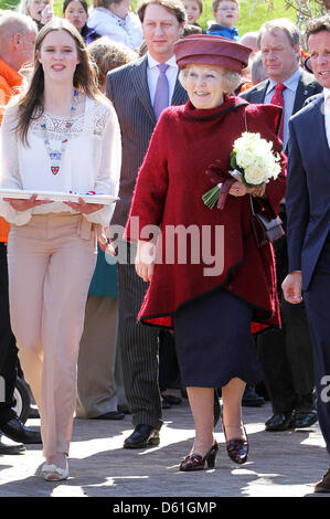 La Reine Beatrix ouvre la nouvelle Madurodam à La Haye, Pays-Bas, 21 avril 2012. C'est un modèle d'une ville néerlandaise sur une échelle 1:25, composé de bâtiments typiquement néerlandais et les repères, que l'on retrouve à divers endroits dans le pays. Cette grande attraction touristique néerlandais a été construit en 1952. Photo : Patrick van Katwijk - Pays-Bas OUT Banque D'Images