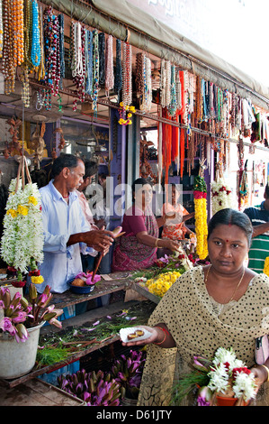 Manakula Vinayagar Temple Hindu Temple Puducherry - Pondichéry dédié au dieu Ganesa Inde Tamil Nadu Marché aux Fleurs Banque D'Images