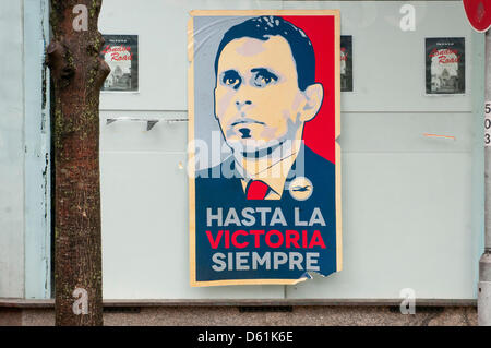 Brighton, UK. 9 avril 2013. On-Spec : affiche de la guérilla de Brighton et Hove Albion FC's manager Gus Poyet, basée sur la célèbre affiche de Barack Obama, avec le slogan en espagnol "hasta la victoria Siempre", traduit approximativement par "jusqu'à la victoire,' qui a paru dans la ville cette semaine. Crédit : Andrew Hasson / Alamy Live News Banque D'Images