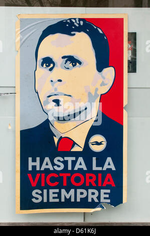 Brighton, UK. 9 avril 2013. On-Spec : affiche de la guérilla de Brighton et Hove Albion FC's manager Gus Poyet, basée sur la célèbre affiche de Barack Obama, avec le slogan en espagnol "hasta la victoria Siempre", traduit approximativement par "jusqu'à la victoire,' qui a paru dans la ville cette semaine. Crédit : Andrew Hasson / Alamy Live News Banque D'Images