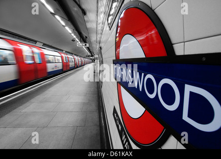 La station de métro St John's Wood à Londres UK Banque D'Images