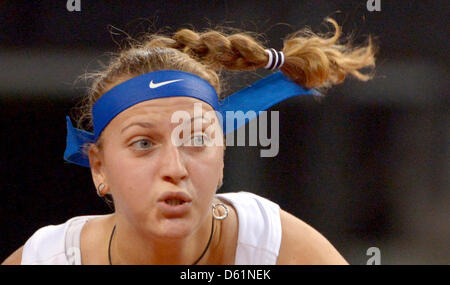 Petra Kvitova à partir de la République tchèque est représentée au cours de l'Allemagne match quart contre Kerber au Tournoi WTA à Stuttgart, Allemagne, 27 avril 2012. Photo : MARIJAN MURAT Banque D'Images