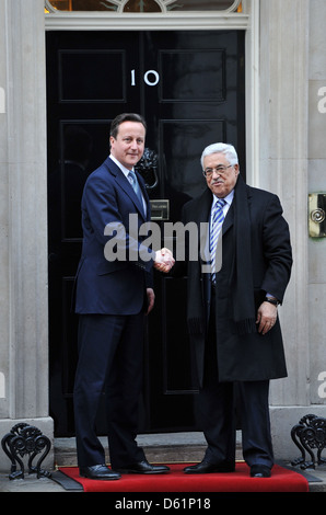 Le premier ministre David Cameron se réunit avec le président de l'Autorité palestinienne Mahmoud Abbas à Downing Street. Angleterre Londres Banque D'Images