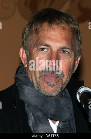 Moscou, Russie. 10 avril 2013. Photo : Kevin Costner à la conférence de presse pour promouvoir "Kevin Costner & Modern West' (KCMW)band concert à Moscou. (Crédit Image : Crédit : PhotoXpress/ZUMAPRESS.com/Alamy Live News) Banque D'Images