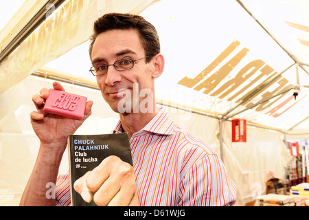 Barcelone, Espagne - APR 23 : Chuck Palahniuk, auteur du roman Fight Club, signature de livres dans les rues de Barcelone. Banque D'Images