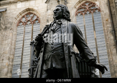 Statue de J. S. Bach, dans la cour de l'église Saint-Thomas de Leipzig, Allemagne. Banque D'Images