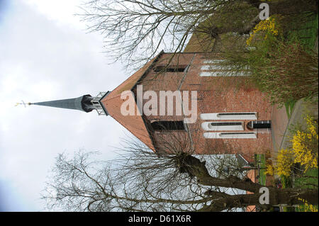 Une vue de l'Église protestante réformée, qui accueille l'un des 555 ans de l'orgue à l'église gothique Schafflund, Allemagne, 13 avril 2012. L'organe, qui a été construit dans la ville néerlandaise de Groningue, est considéré comme l'un des plus anciens de son genre dans le monde, datant du 15ème siècle. Photo : Ingo Wagner Banque D'Images