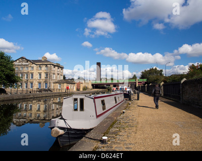 Canal Sheffield Victoria Quays après travaux de restauration dispose d'amarrage bateau hôtels cafés bars et magasins marina UK Banque D'Images