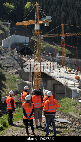 Le Grubental pont est en construction près de Goldisthal, Allemagne, 14 mai 2012. Le pont fait partie de la nouvelle ligne de chemin de fer Nuremberg-Berlin, qui coûte 10 millions d'euros et devrait fonctionner en 2017. Photo : Martin Schutt Banque D'Images