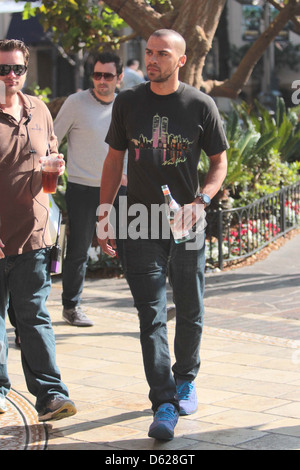 L'acteur Jesse Williams fait une apparition sur 'Extra' du Grove à Hollywood Los Angeles, Californie - 01.02.12 Banque D'Images