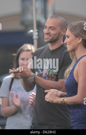 L'acteur Jesse Williams fait une apparition sur 'Extra' du Grove à Hollywood Los Angeles California Banque D'Images