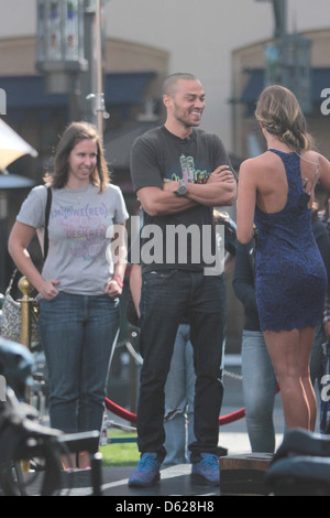 L'acteur Jesse Williams fait une apparition sur 'Extra' du Grove à Hollywood Los Angeles, Californie - 01.02.12 Banque D'Images