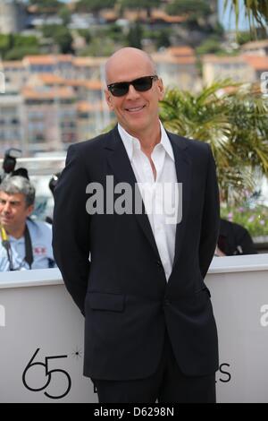 Acteur Bruce Willis pose à l'ouverture de 'Moonrise photocall du film Kingdom' au cours de la 65e Festival de Cannes au Palais des Festivals de Cannes, France, le 16 mai 2012. Photo : Hubert Boesl Banque D'Images