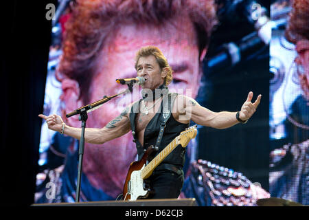 Musicien allemand Peter Maffay effectue avec son groupe sur son 'Es wird Sommer Tour 2012'. L'été arrive tour 2012) dans la région de Bad Segeberg, Allemagne, 18 mai 2012. Photo : Olaf Malzahn Banque D'Images