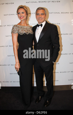 Stacy Kiebler et George Clooney Le National Board of Review Awards Gala tenu au Cipriani 42nd Street - hall des arrivées à l'intérieur Banque D'Images