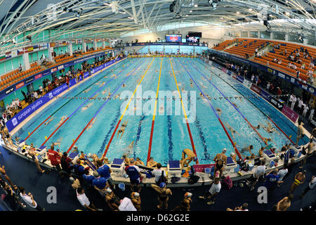 L'échauffement des nageurs au Championnat de natation à Debrecen, Hongrie, le mardi, 22 mai 2012. Photo : Marius Becker dpa  + + +(c) afp - Bildfunk + + + Banque D'Images