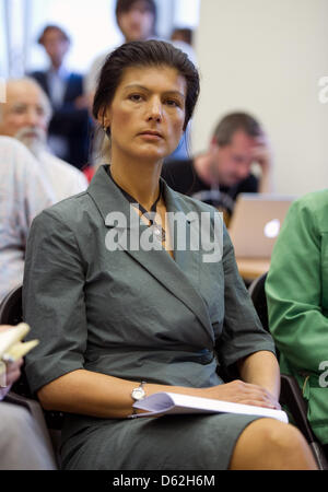 Vice-présidente du Parti de gauche, Sahra Wagenknecht, discussions au cours de la conférence régionale de son parti à Berlin, Allemagne, 22 mai 2012. Photo : Soeren Stache Banque D'Images